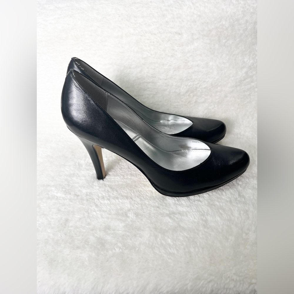 Tahari Black Heels - Picture 5 of 10
